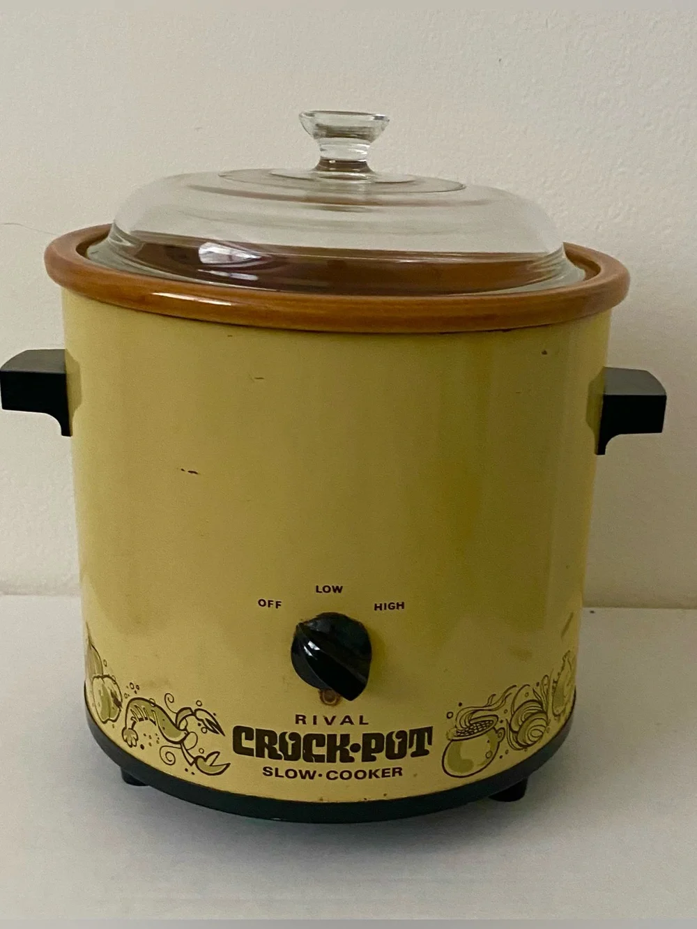 Vintage Rival Crock-Pot Harvest Gold Slow Cooker. 3.5 Qt.